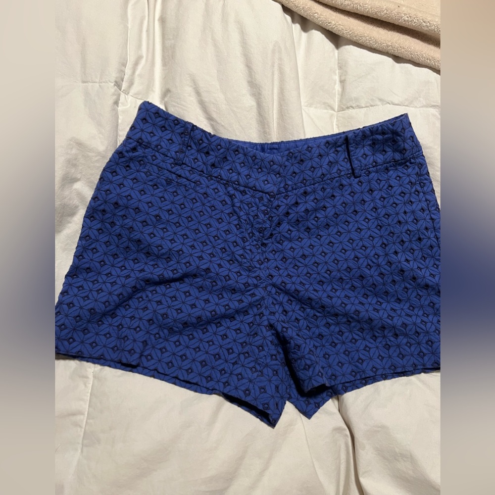 Loft size 6 dress shorts.